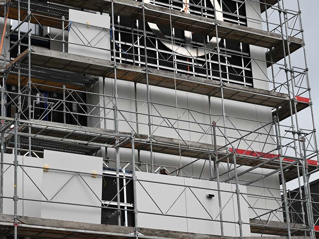 Mobatime-Fassade-Faserzementplatte
